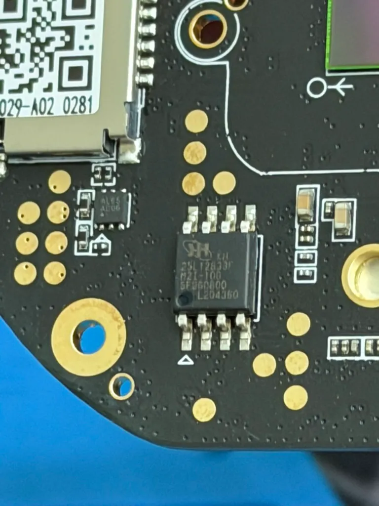 The SPI flash under a macro lens: a Macronix 25L12833F